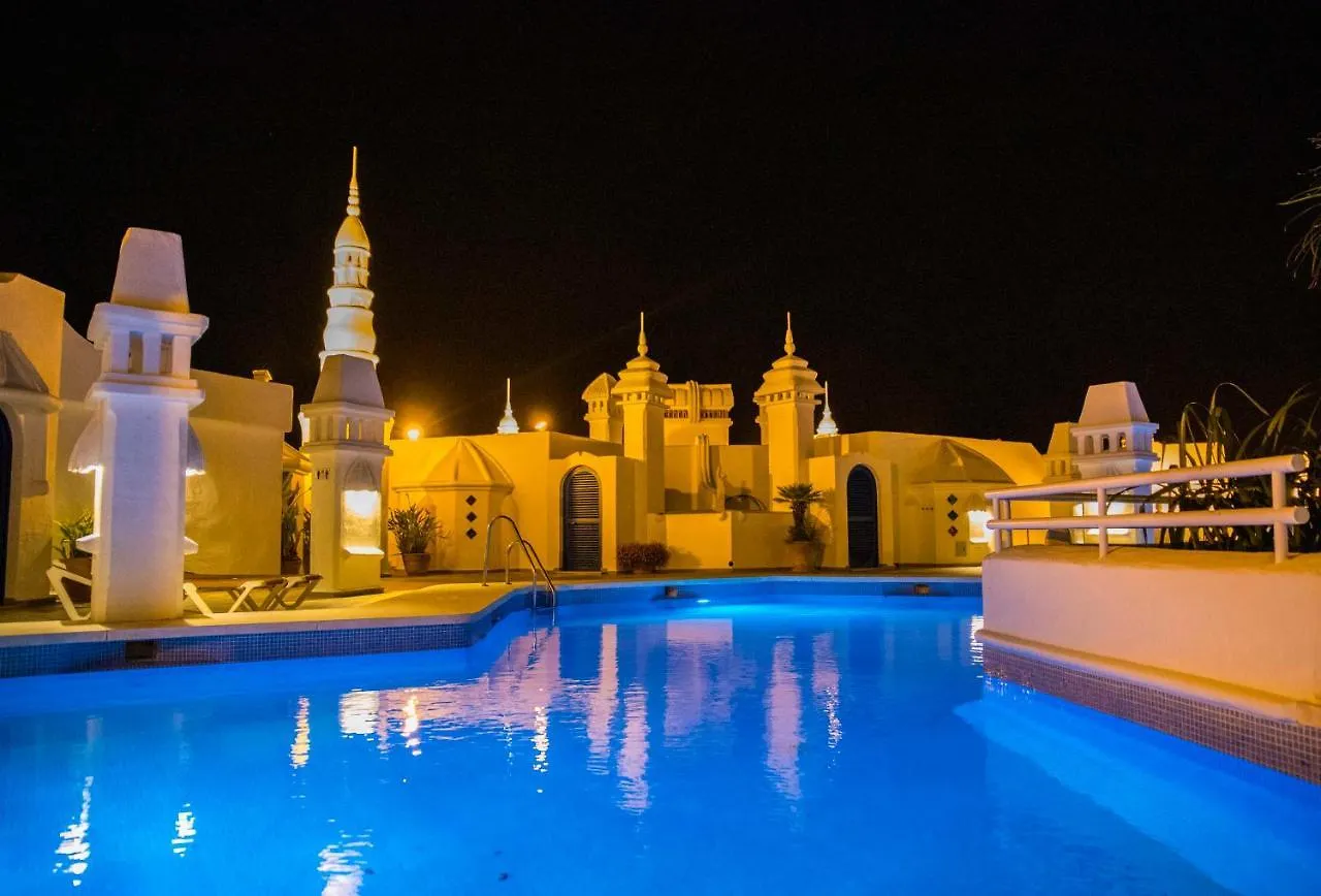 Popeye Suite: Puerto Marina Island Retreat with Rooftop Pool Benalmadena