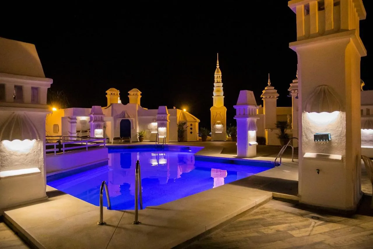 Popeye Suite: Puerto Marina Island Retreat with Rooftop Pool Benalmadena 0*,